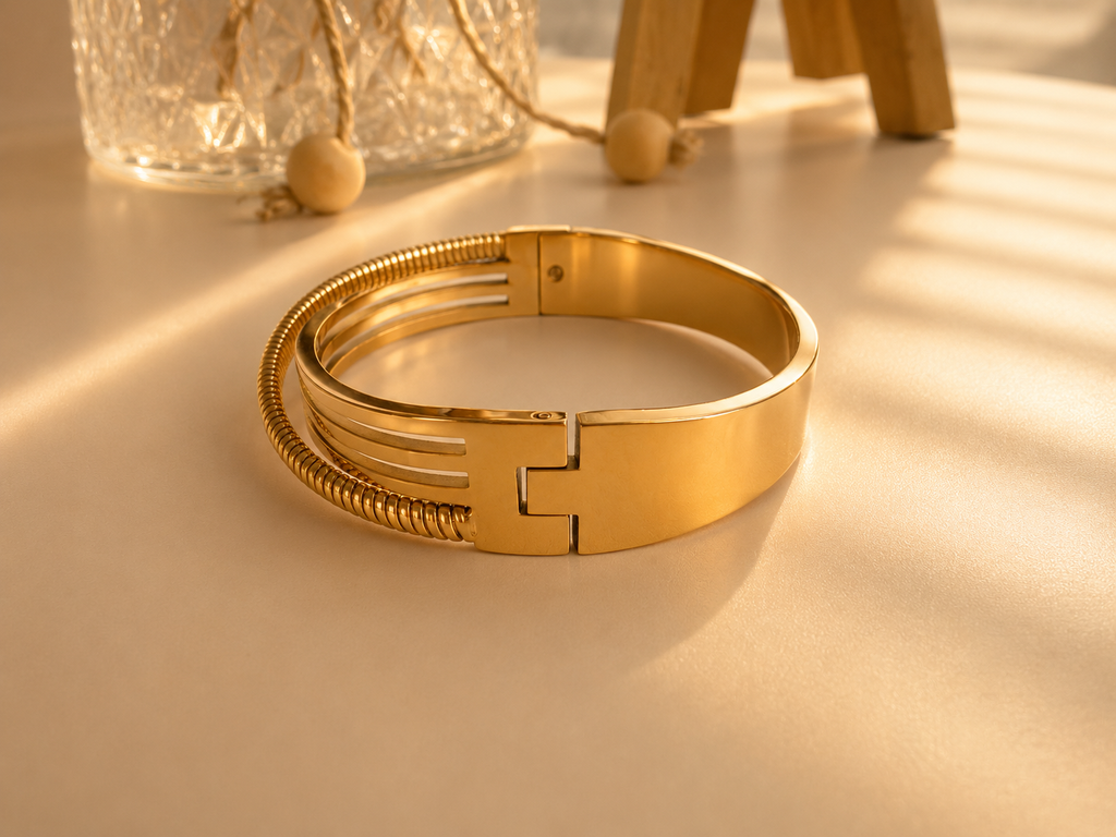 ✨ Aurora Luxe Bangle Bracelet
