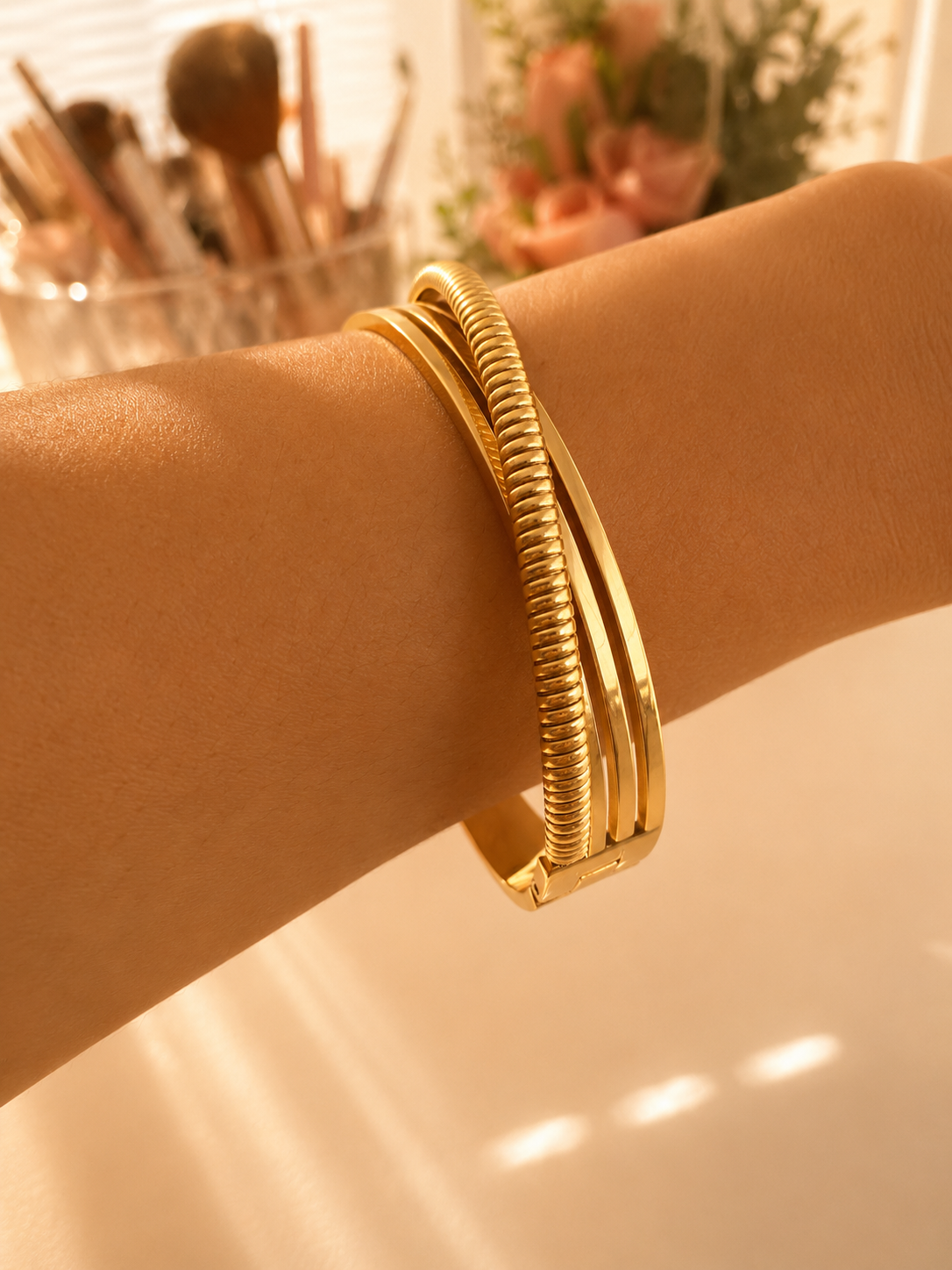✨ Aurora Luxe Bangle Bracelet