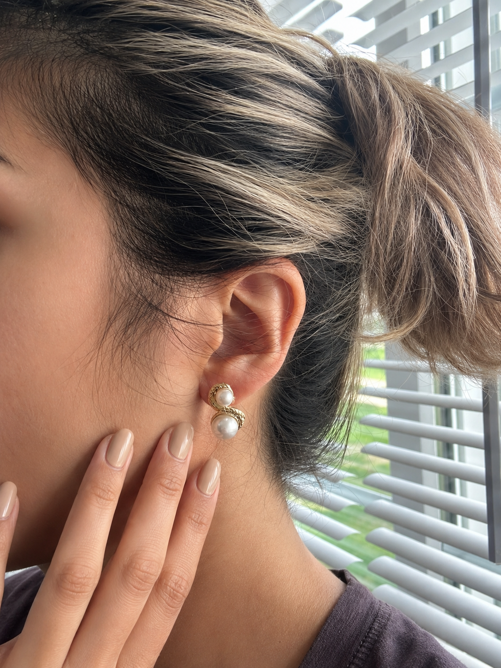 Luna Pearl Stud Earrings