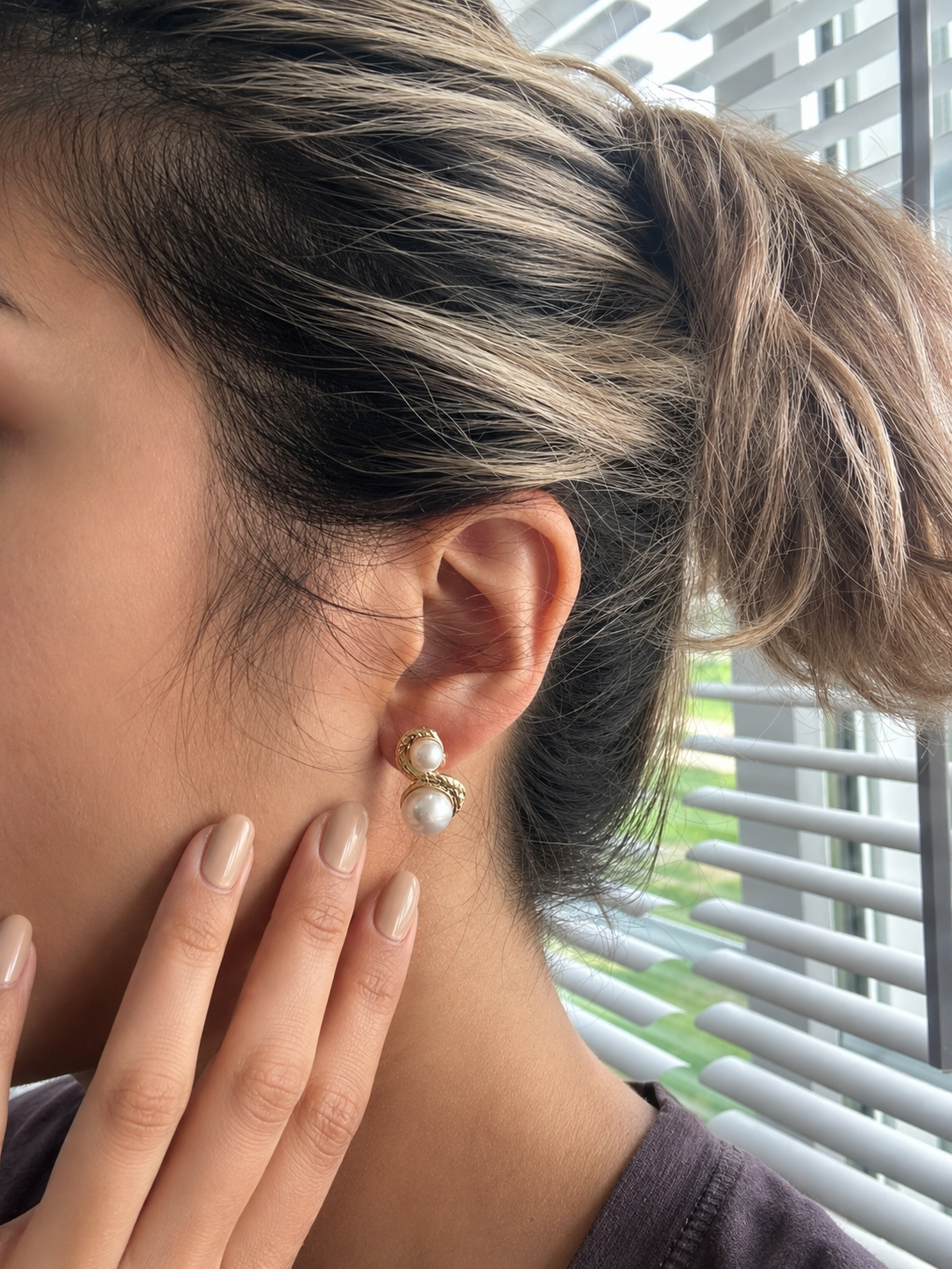 Luna Pearl Stud Earrings