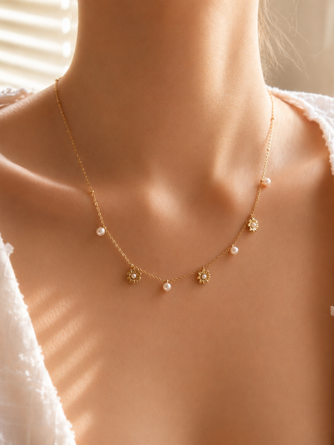 Pearl Daisy Necklace