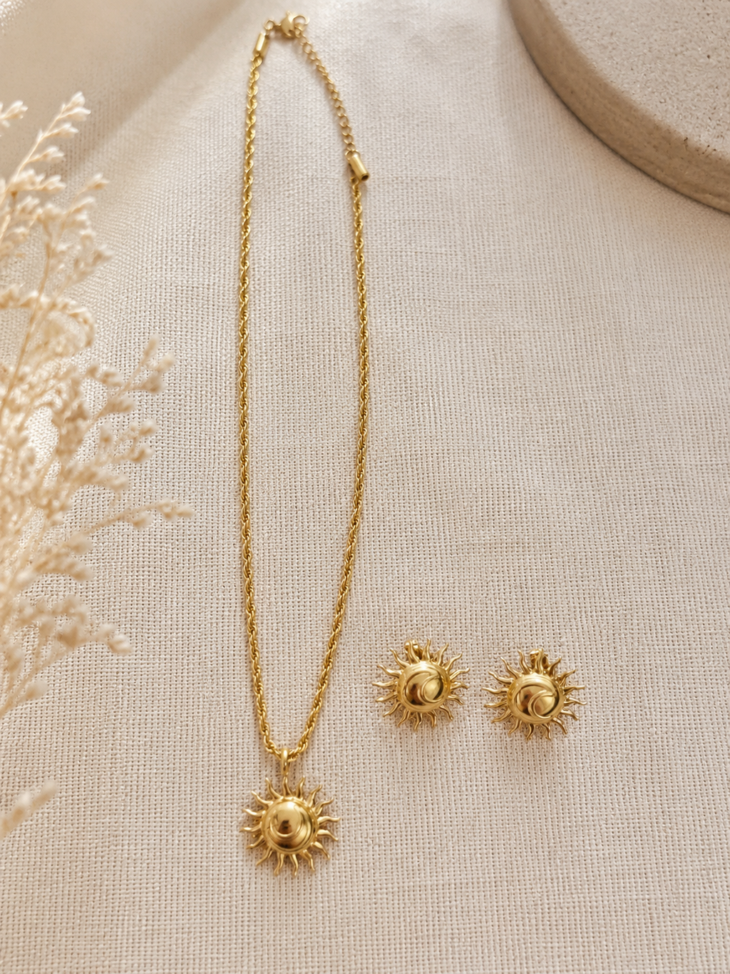 Celestial Sun Jewelry Set – Necklace & Stud Earrings