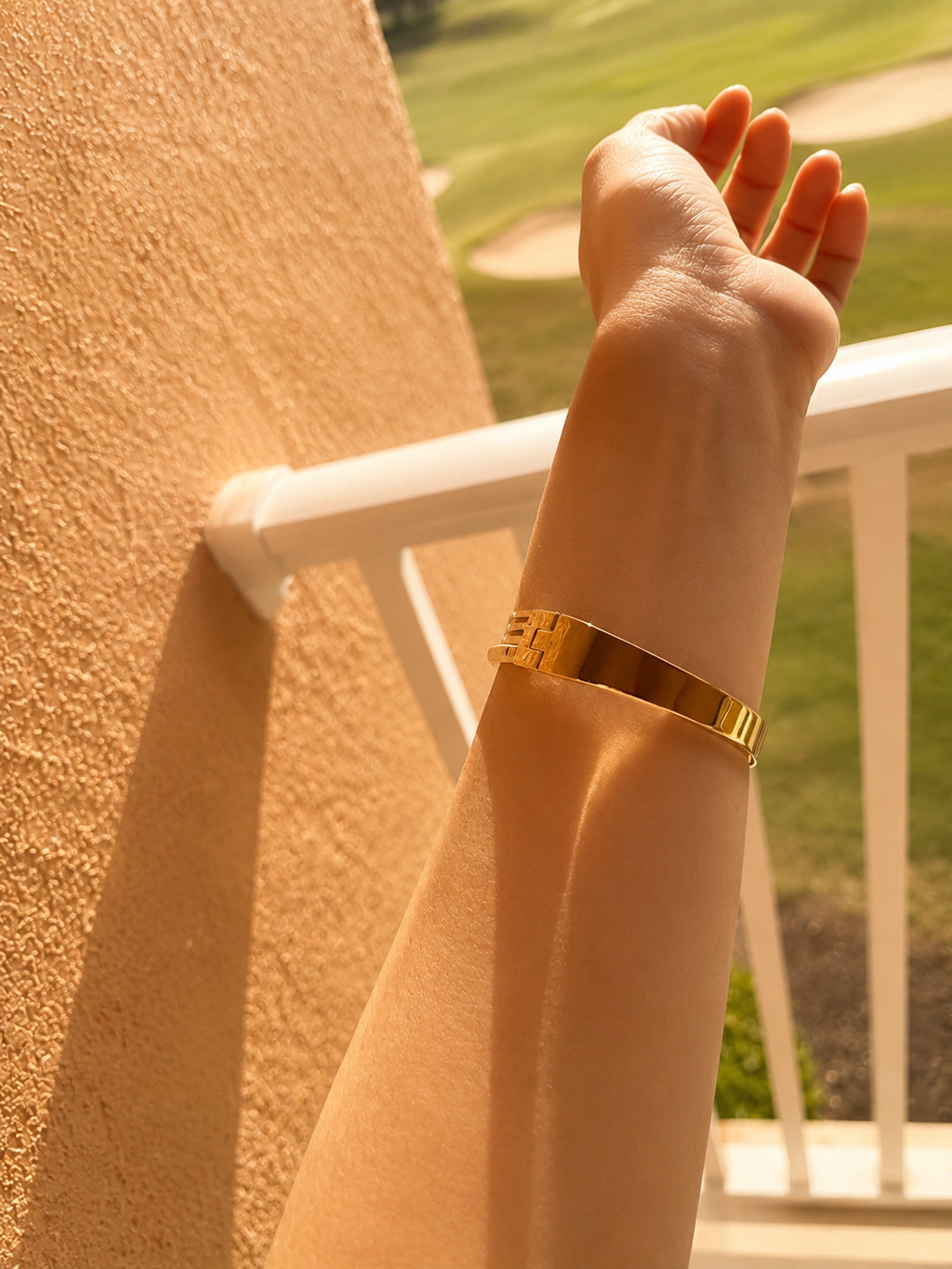 ✨ Aurora Luxe Bangle Bracelet