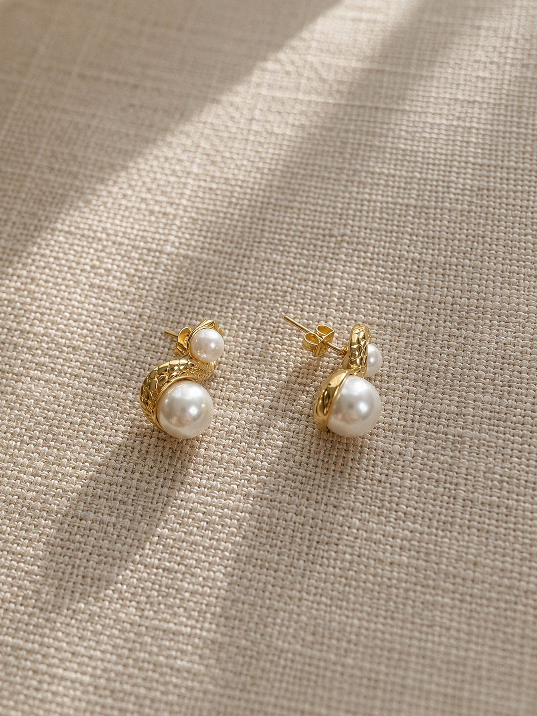Luna Pearl Stud Earrings