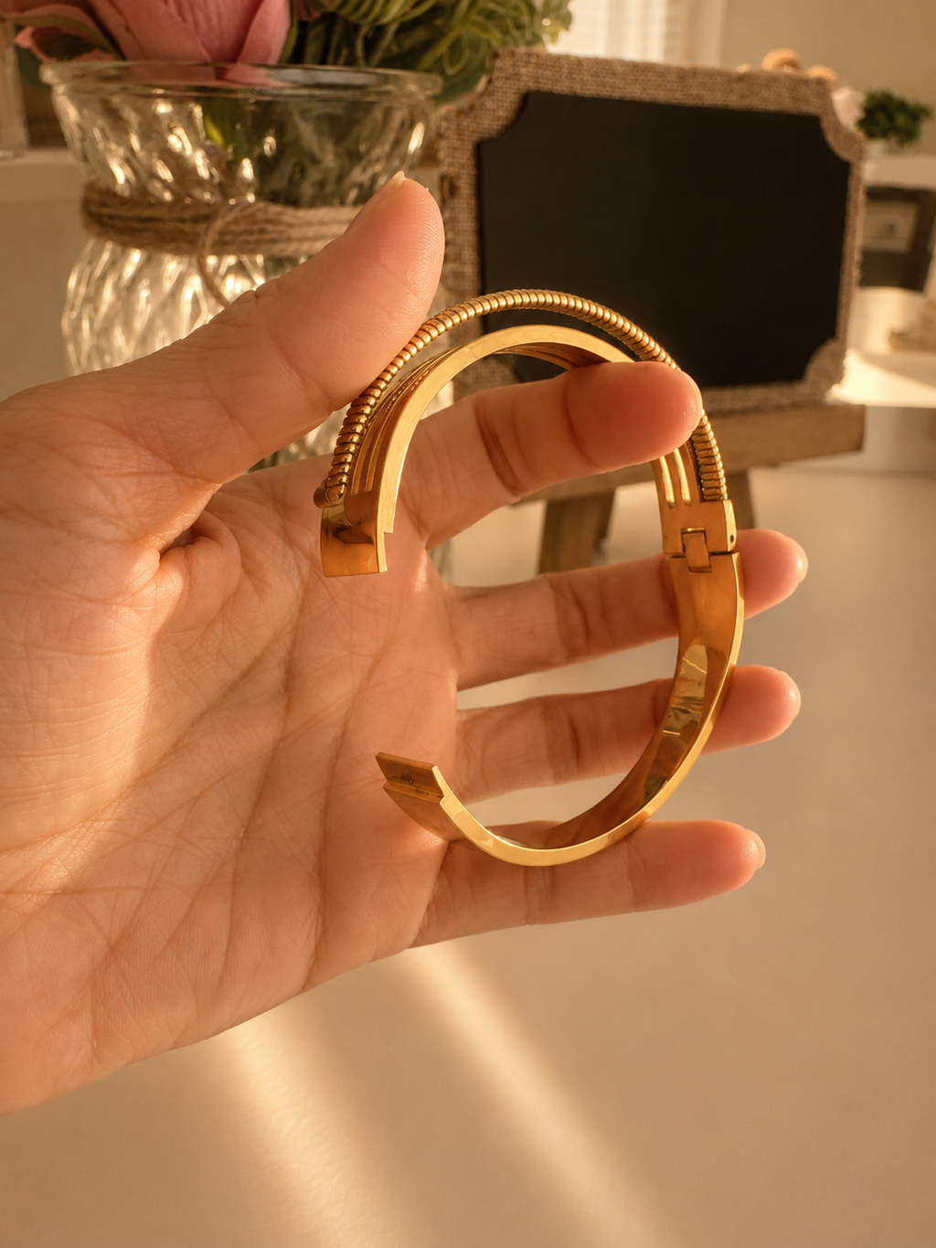 ✨ Aurora Luxe Bangle Bracelet