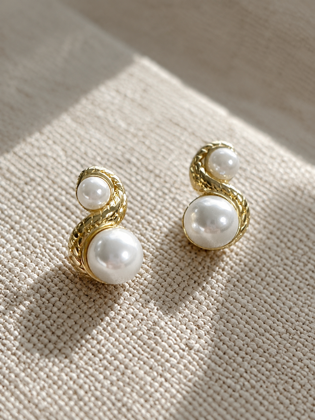 Luna Pearl Stud Earrings