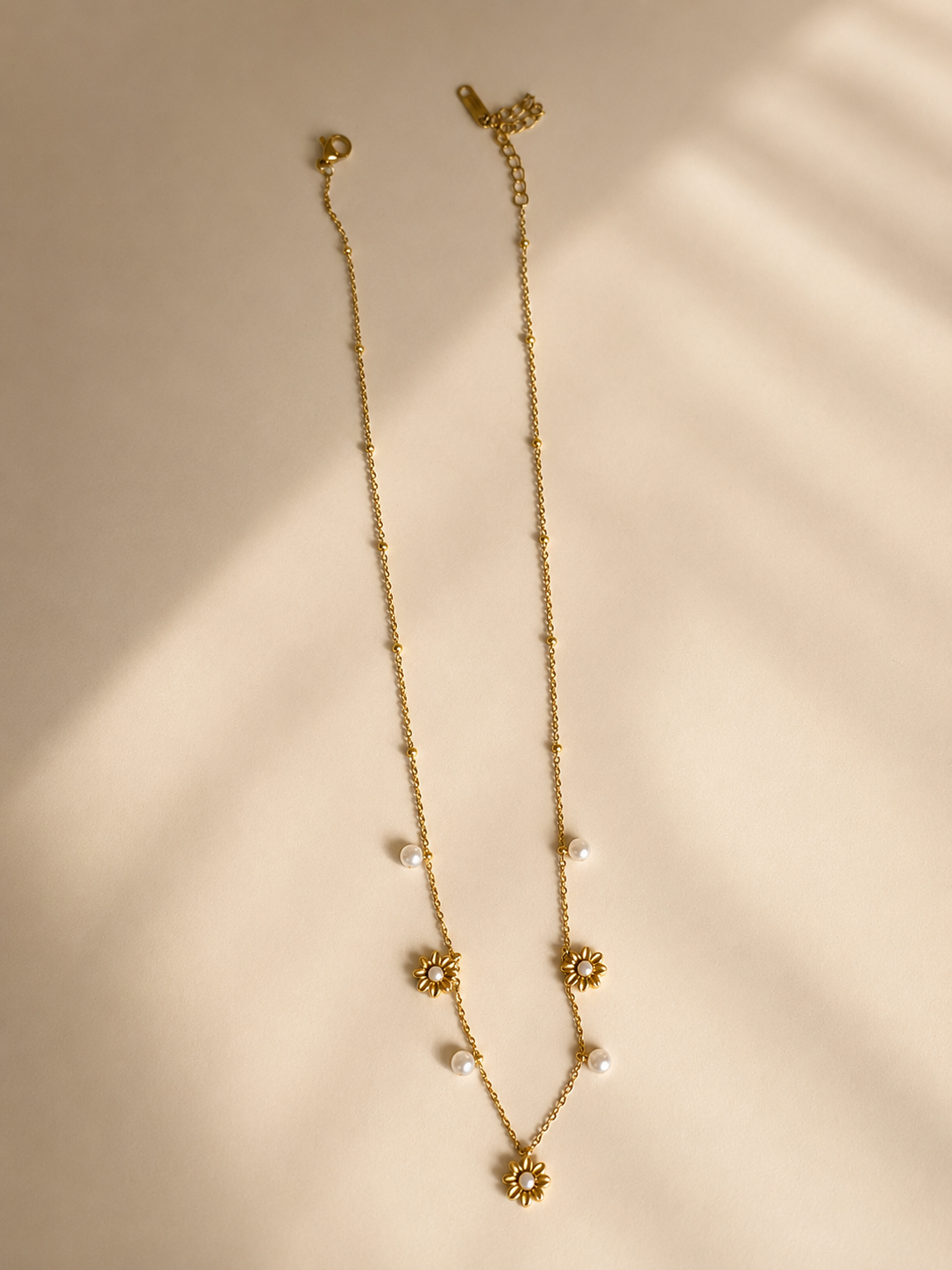 Pearl Daisy Necklace